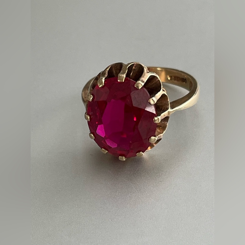 Vintage 10k Yellow Gold Garnet Ring